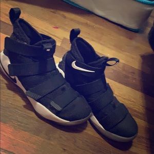 Nike/Lebron Soliders 11 Size 9 Men’s
